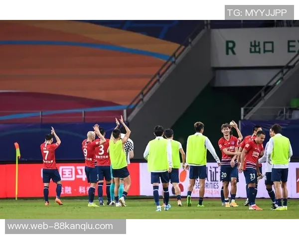 中超激战重庆当代迎战苏州队全力争胜展现球队实力与斗志 中超激战重庆当代迎战苏州队全力争胜展现球队实力与斗志